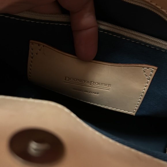 Dooney & Bourke Shoulder Bag/ Large Tote Bag Tan Leather and Black Mash - Picture 14 of 17